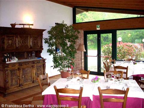 Presso i tavoli della Locanda dell'Arzente