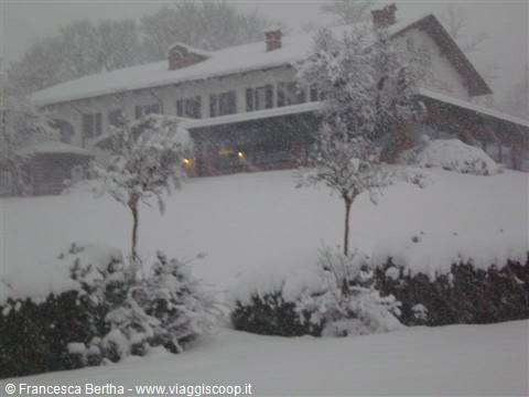 Veduta della Locanda dell'Arzente con la neve