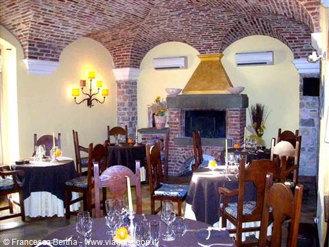 Nella sala del Ristorante La Casa del Priore