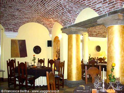 Nella sala del Ristorante La Casa del Priore