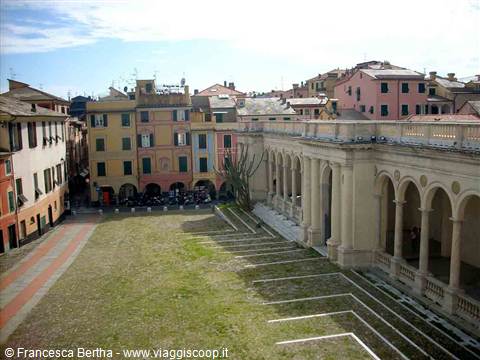 La suggestiva Piazza Marconi