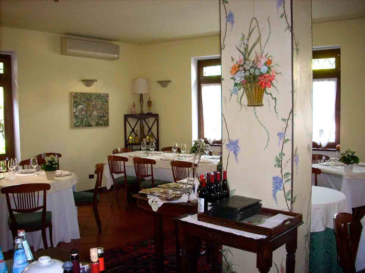 Nella sala dell'Albergo Ristorante Selvatico