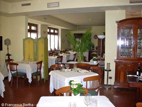 Nella sala dell'Albergo Ristorante Selvatico