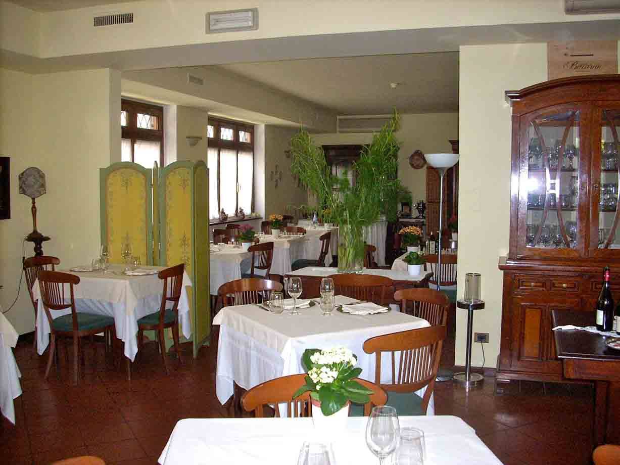 Nella sala dell'Albergo Ristorante Selvatico