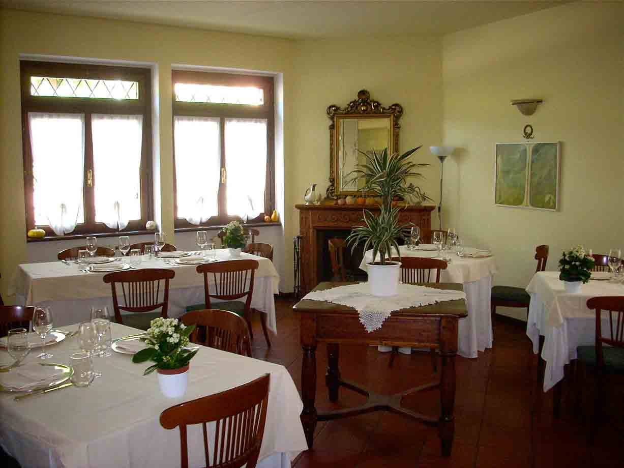 Nella sala dell'Albergo Ristorante Selvatico