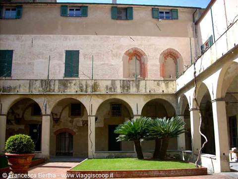 Il chiostro dove si trova la Cappella Sistina