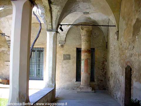 Nel chiostro vicino alla Cappella Sistina