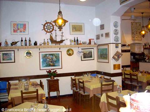 Nella sala del Ristorante La Lampara