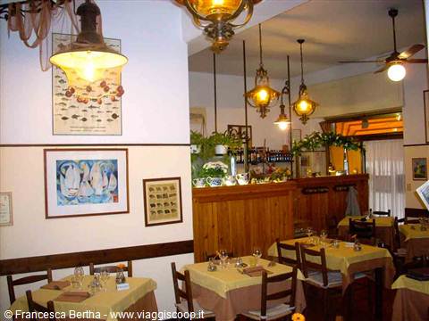Nella sala del Ristorante La Lampara