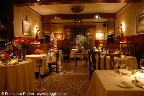 Nella sala del Ristorante Arche