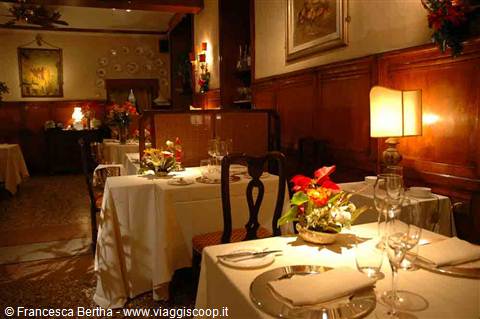 Nella sala del Ristorante Arche