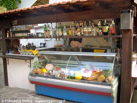La vetrina e il bar del Ristorante U Rundò