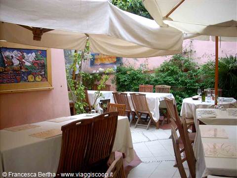 Il dehor dell'Osteria del Varadrillo