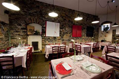 Nella sala dell'Osteria della Corte
