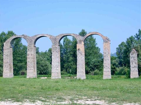 Resti dell'acquedotto romano