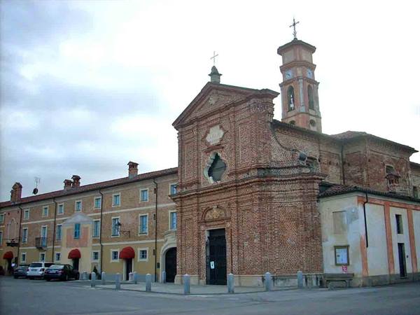 La Chiesa di San Rocco e l'Hotel Il Campanile