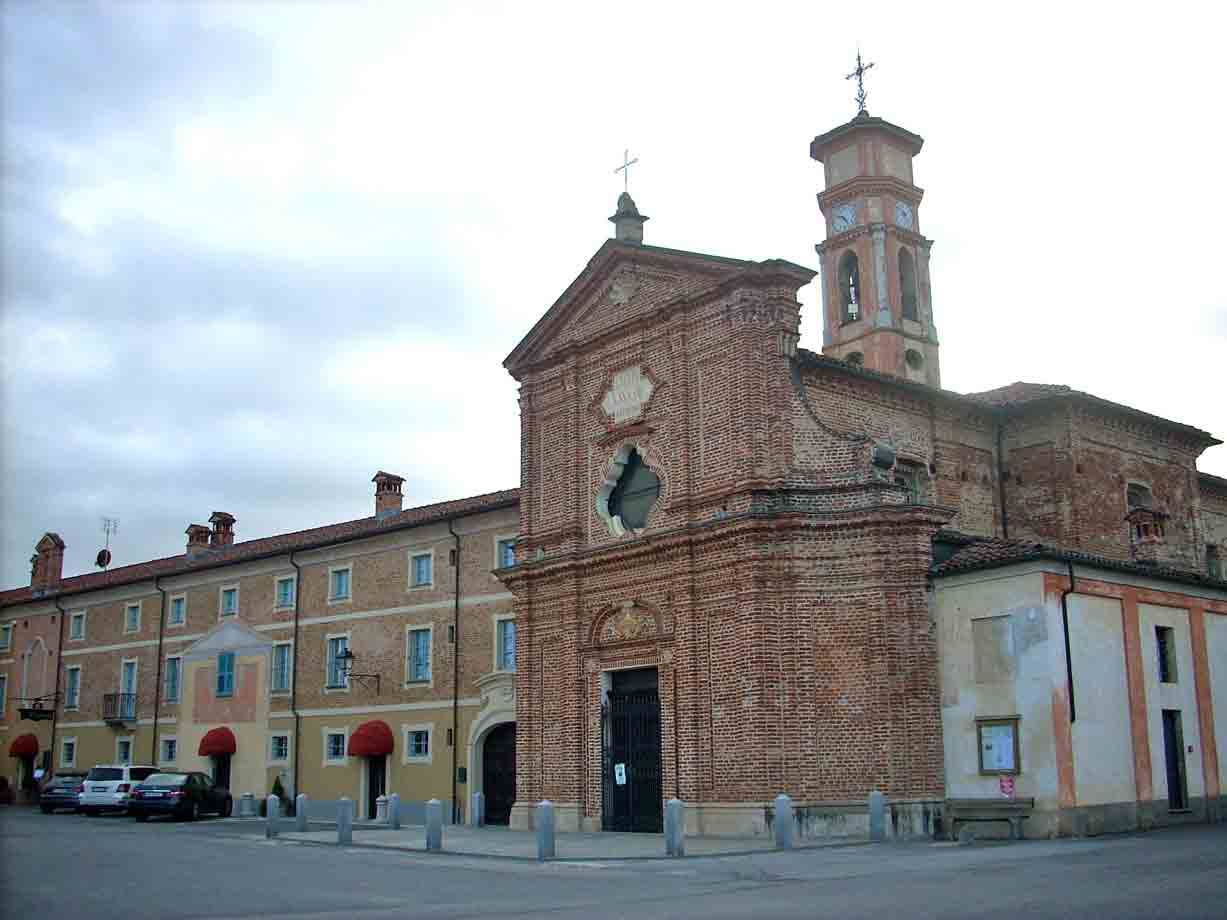 La Chiesa di San Rocco e l'Hotel Il Campanile