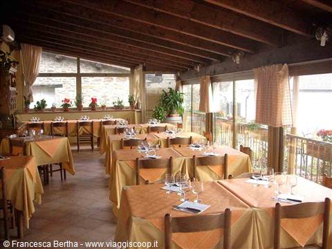 Nell'ampia veranda del Ristorante Pizzeria Italia di Lerma