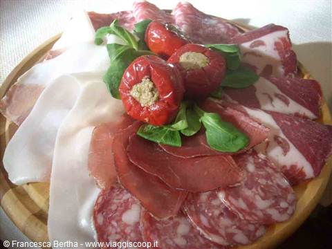 Prelibatezze della Nuova Osteria Vialarda: il tagliere di salumi monferrini