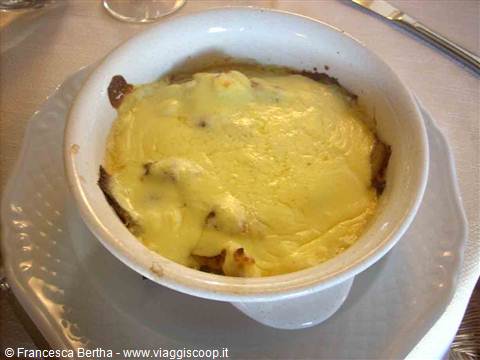 Prelibatezze della Nuova Osteria Vialarda: cardi gobbi di Nizza con acciughe gratinate al forno