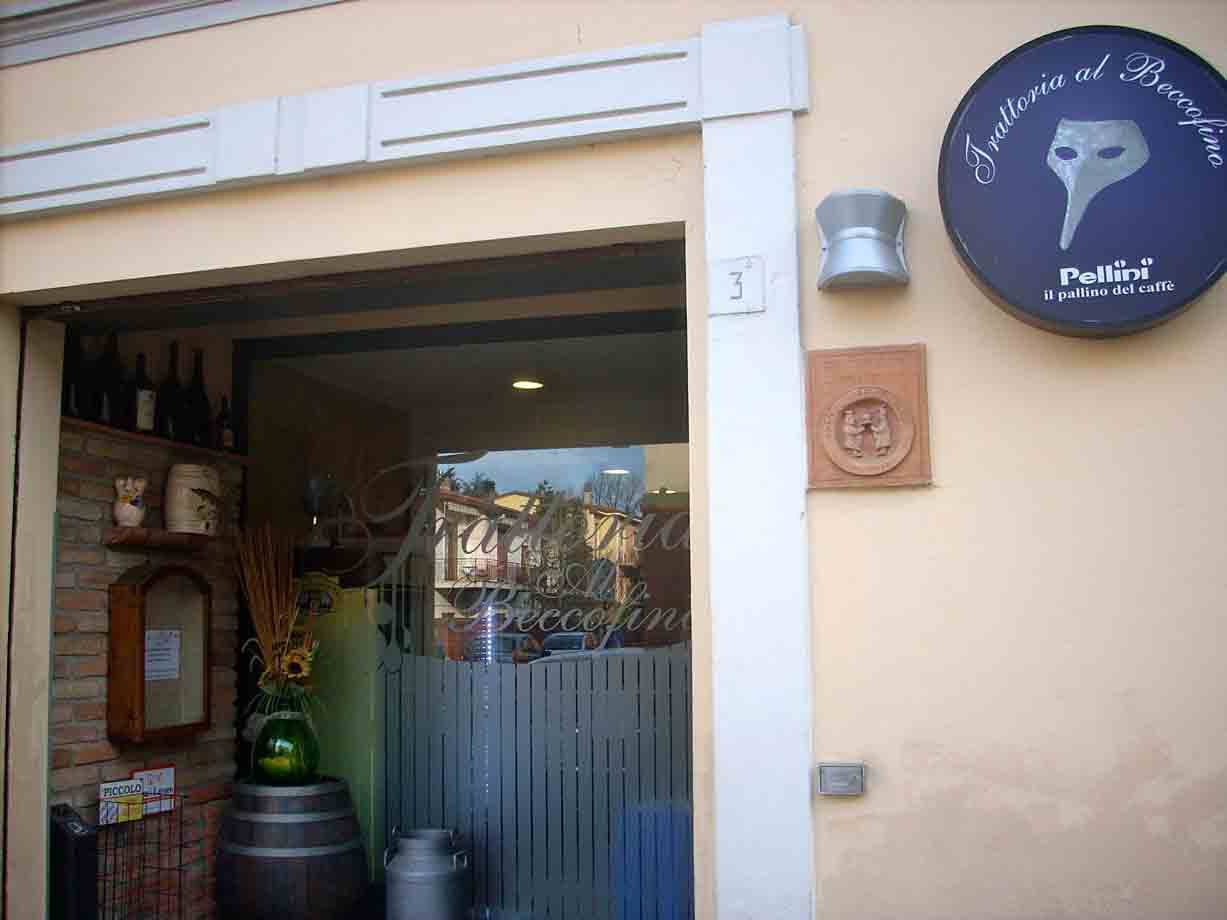 L'entrata della Trattoria Al Beccofino