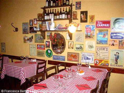 A tavola presso l'Usteria della Lella