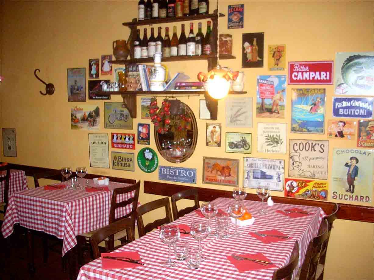 A tavola presso l'Usteria della Lella