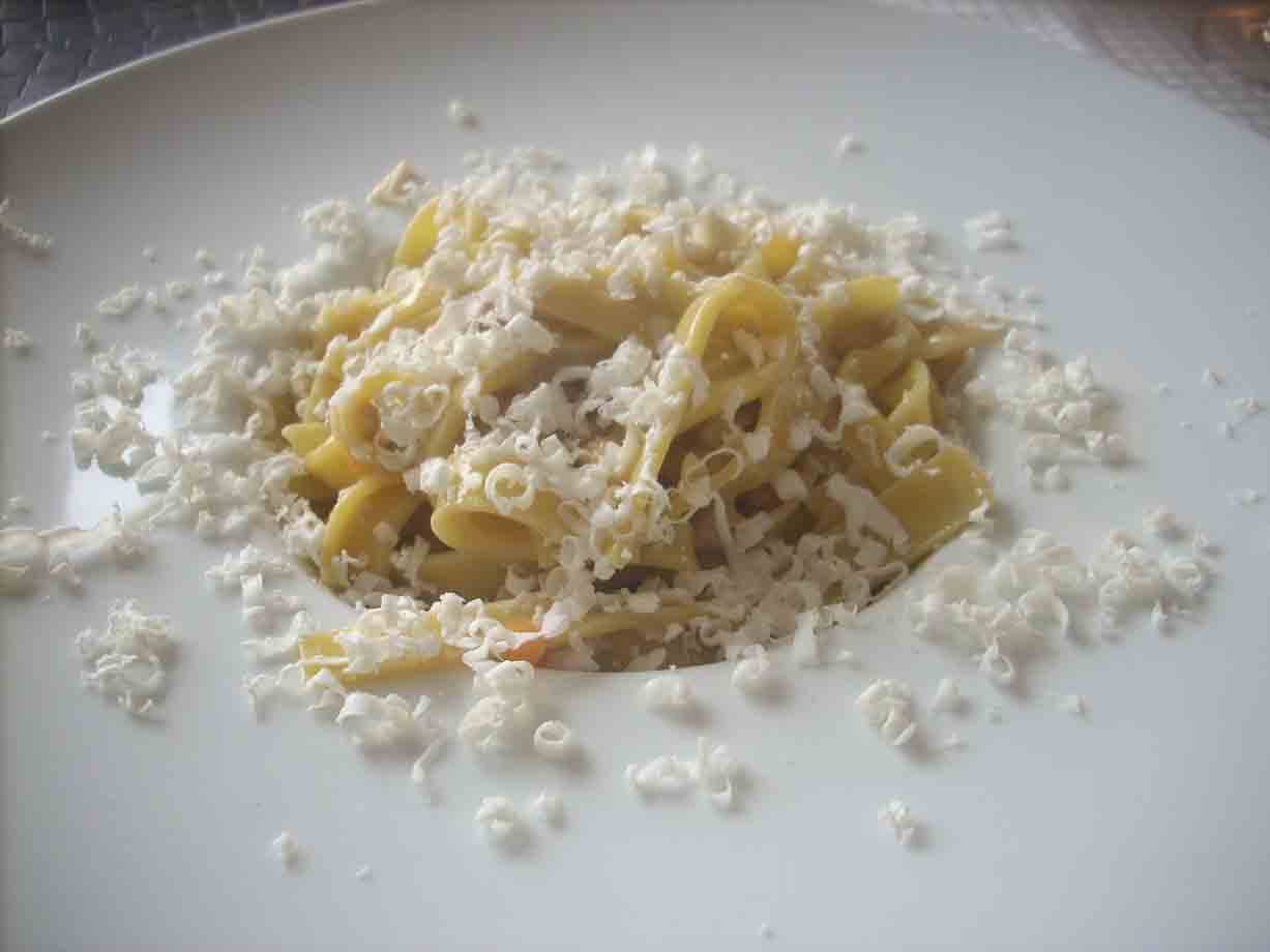 Malfatti caserecci con ragù di coniglio, olive taggiasche e ricotta stagionata