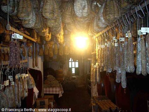 I culatelli della cantina della Trattoria La Buca