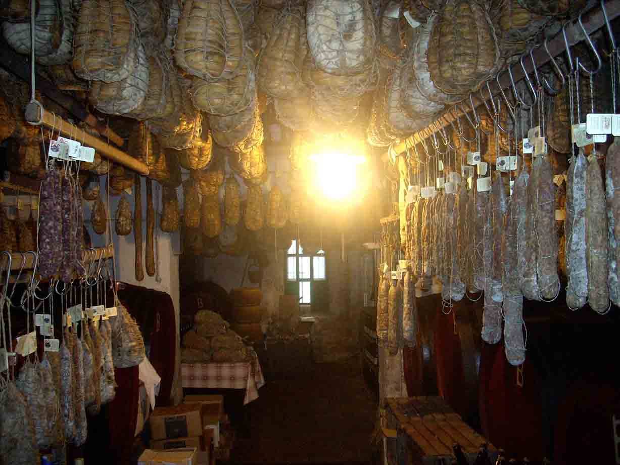 I culatelli della cantina della Trattoria La Buca