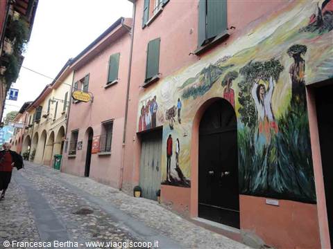 Uno dei tanti muri dipinti della città