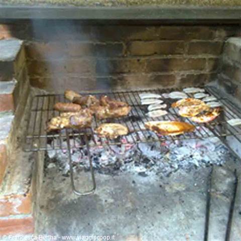 Grigliata nel barbecue all'aperto del Ristorante Borgo Antico