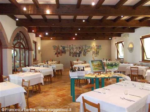 La sala grande dell'Antica Trattoria "Da Cattivelli"