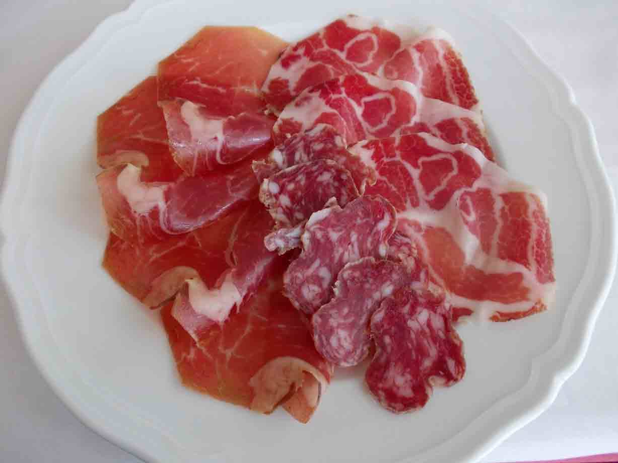 Salumi misti del territorio: coppa, salame e pancetta D.O.P.