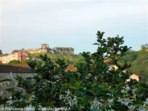 Veduta della Fortezza di Sarzanello
