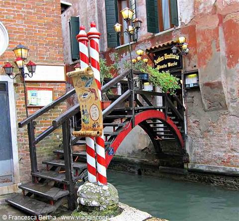 L'entrata dell'Antica Trattoria Poste Vecie