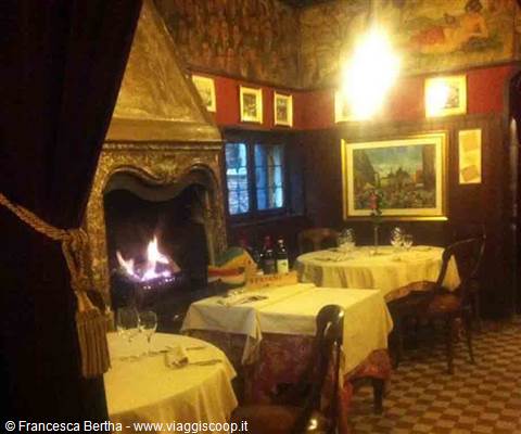 Nelle caratteristiche sale dell'Antica Trattoria Poste Vecie