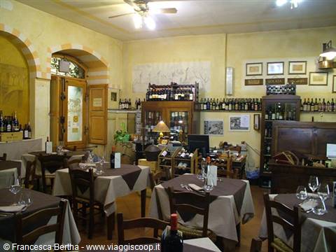 Nella sala del Ristorante La Pentolaccia