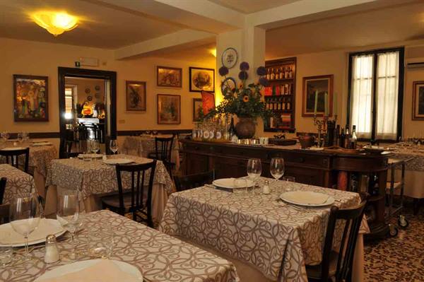 Nella sala del Ristorante Guado