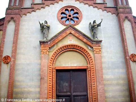 La chiesa parrocchiale, entrata