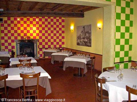 Nelle sale dell'Osteria Sant'Antonio di Abbiategrasso
