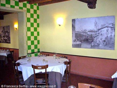 Nelle sale dell'Osteria Sant'Antonio di Abbiategrasso