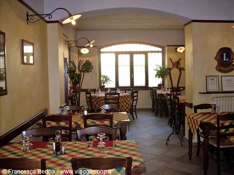 Nelle sale della Locanda della Pesa