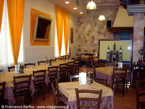 Nella sala del Ristorante Al Rioco