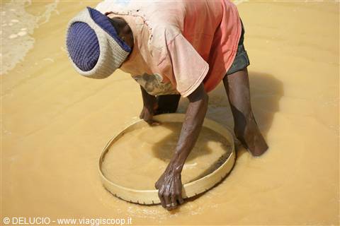 UN LAVORO DIGNITOSO