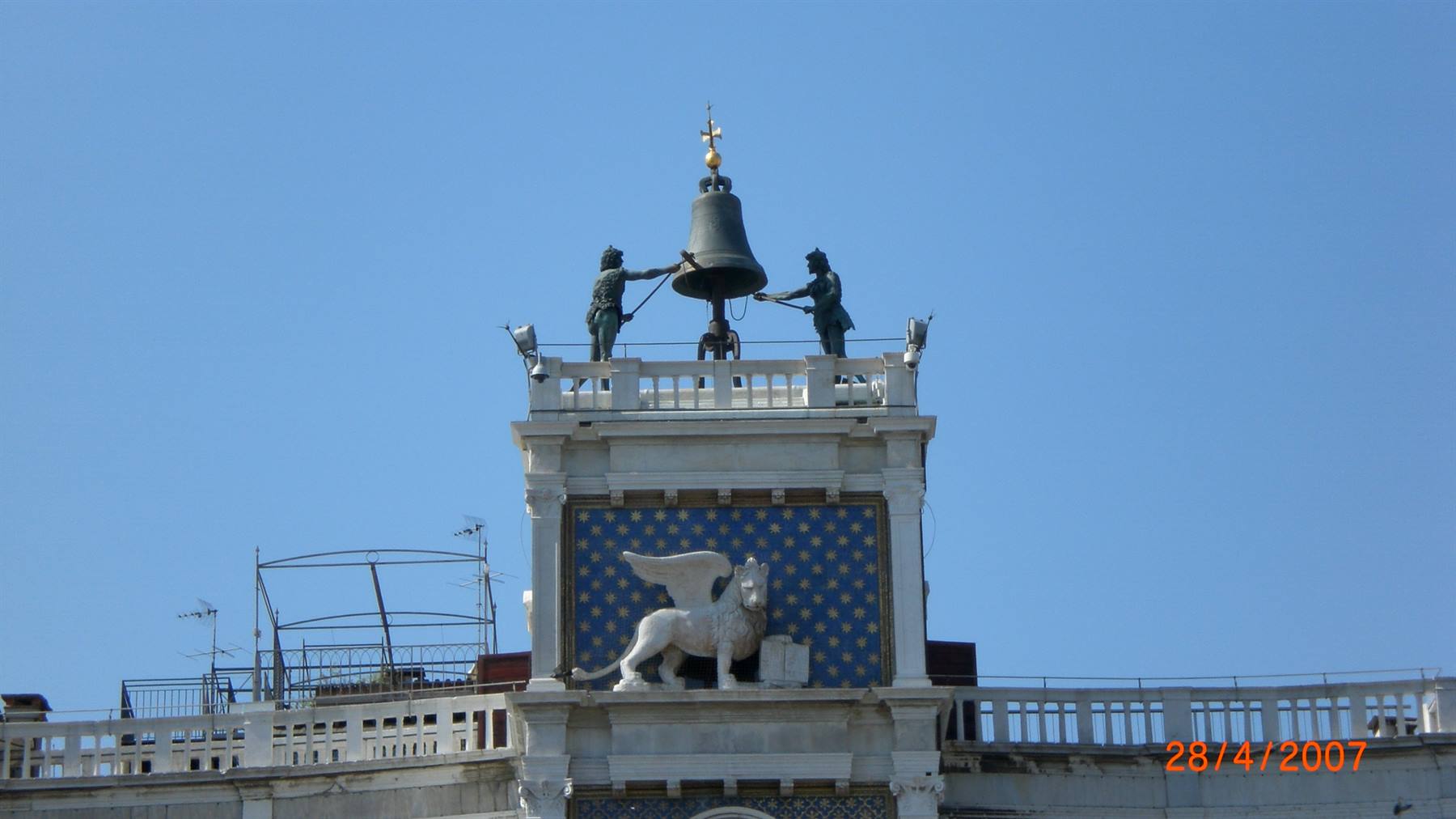 I MORI BATTONO LA CAMPANA