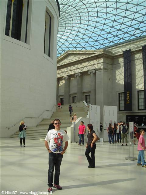 Eccomi all'ingresso del British Museum!