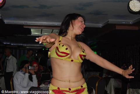 danzatrice di ventre al Cairo