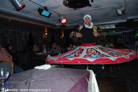 Danza di Tanoura e daruishi in crociiera sul Nilo
