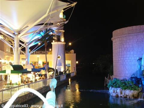 Centro Commerciale La Isla Cancun